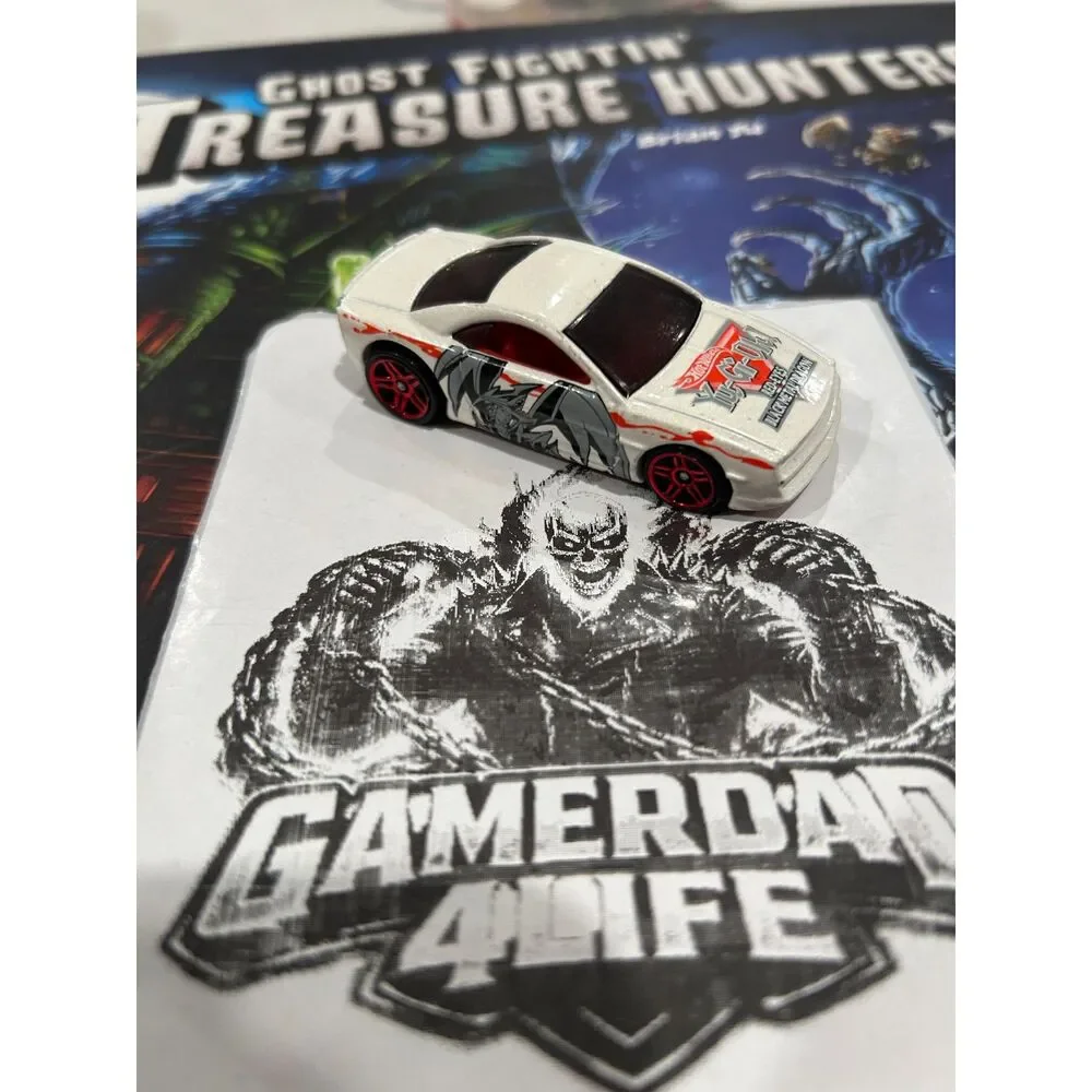 2000 Hot Wheels Yu-Gi-Oh! Muscle Tone White Die Cast Toy Car Vehicle